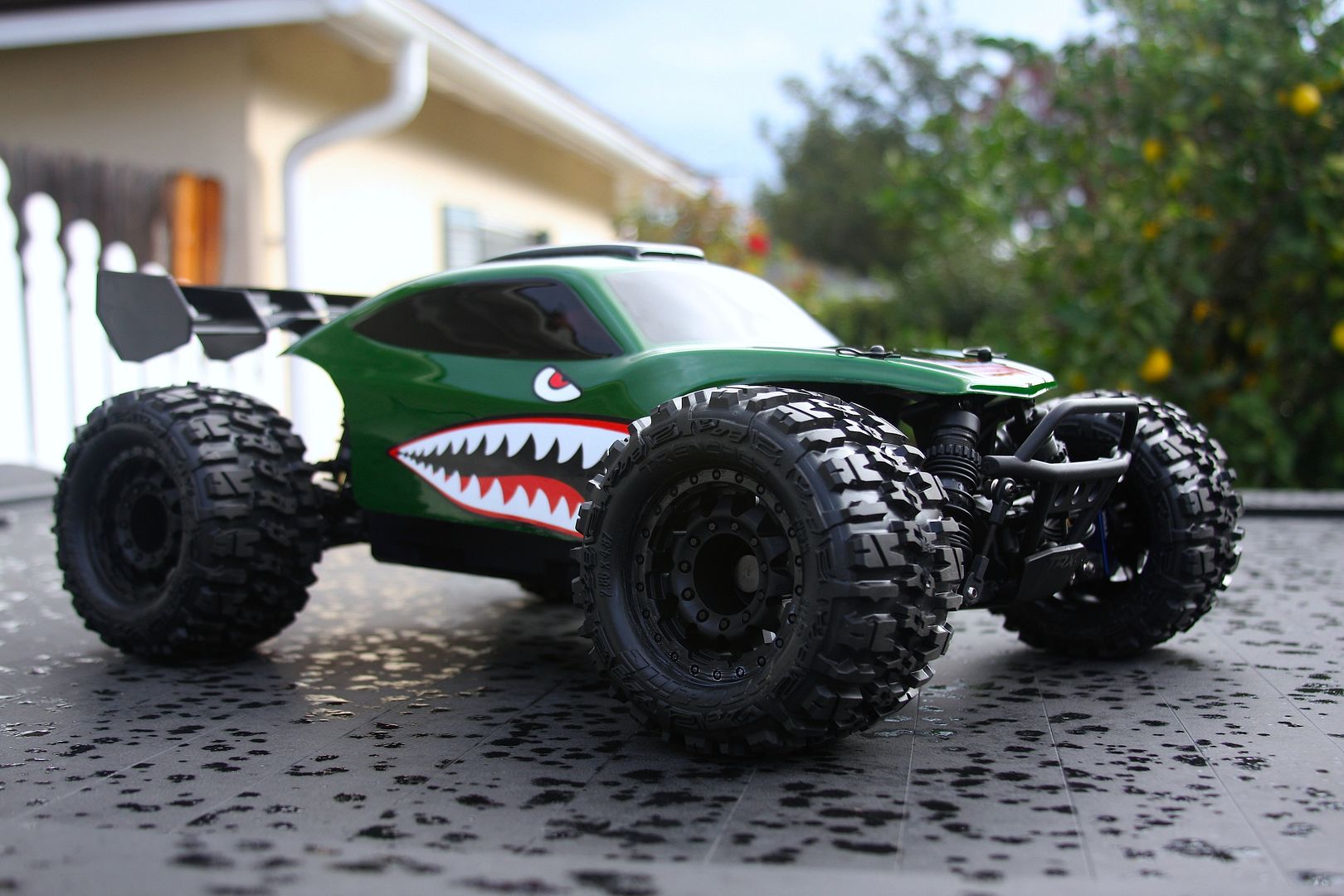 traxxas monster slash 4x4